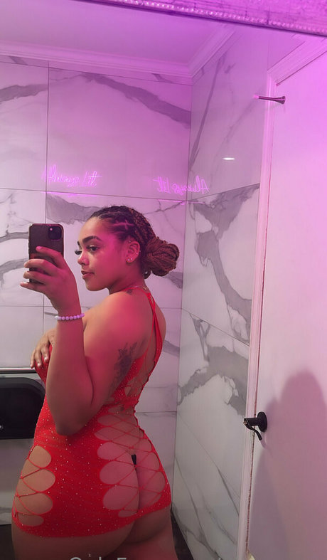 ninaa eve ポルノスター 裸 写真