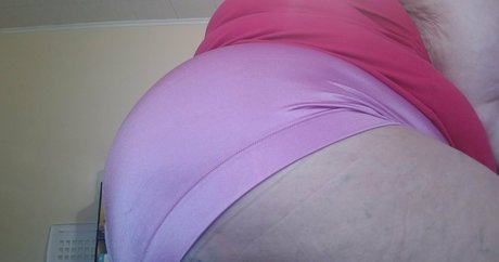 ぽっちゃり痴女OnlyFans アート裸 画像