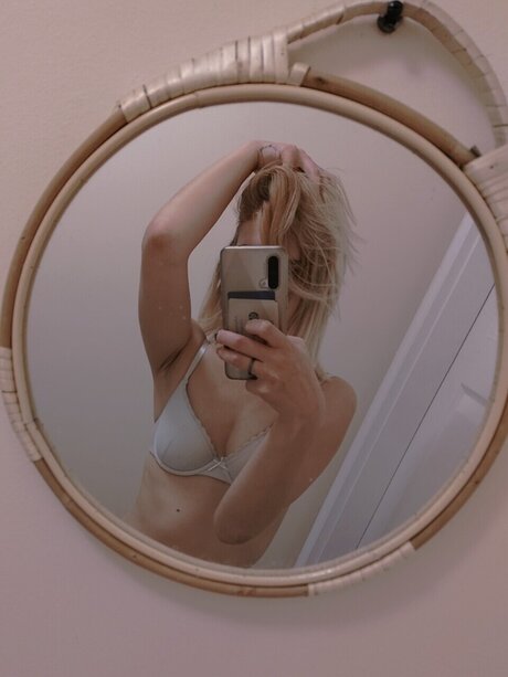 Cordelia セクシーモデル 写真