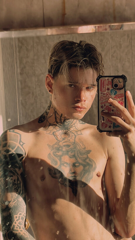 Kizzle ポルノスター エロティック 写真