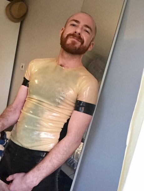 Hairyrubbercub ヌードのポルノスター ギャラリー