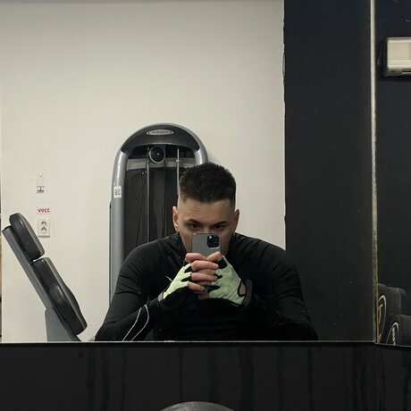 イタリア人熟女OnlyFans セクシー 画像