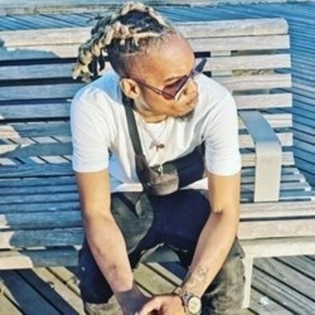 FerLuci MorningStar 裸のモデル 写真