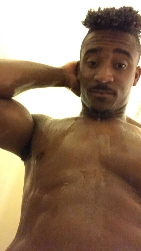 Nathaniel Small 裸の女優 画像