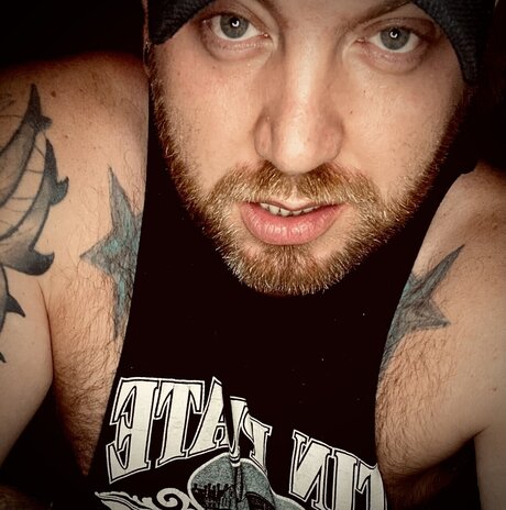 小柄なBBC OnlyFans セクシー裸 写真