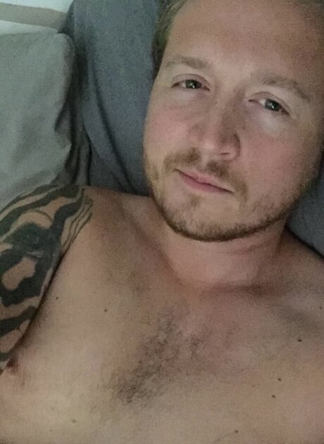 Tyler Olsen セクシーモデル 写真