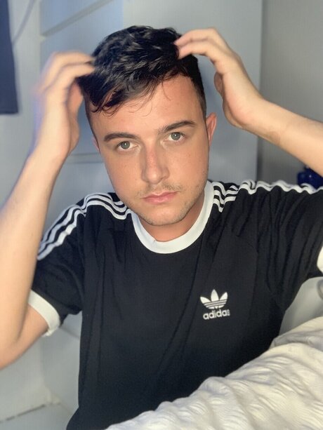 コスプレ フェムボーイ オンリーファンズ ベスト 画像