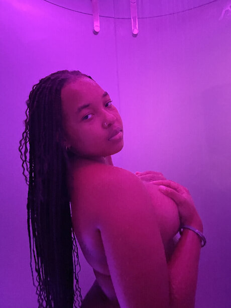 Mbeezus 美しいポルノスター ギャラリー