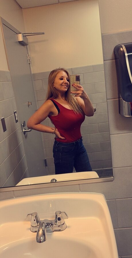 Miley Logan スター xxx 写真