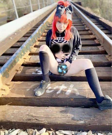 anarchyelmo ヌードのポルノスター 写真