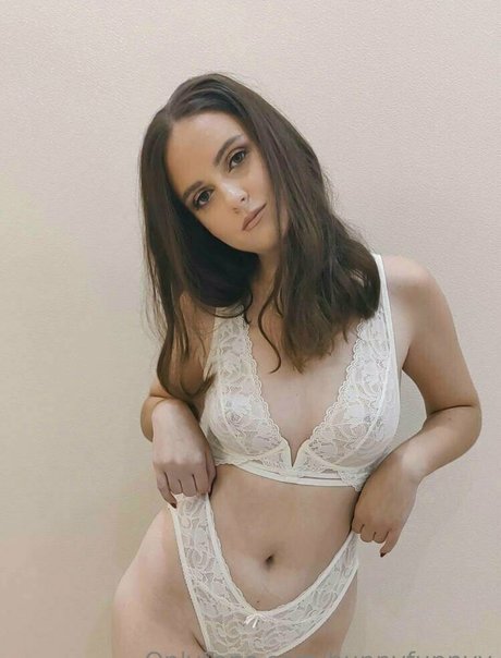 pssy bunny 高品質のポルノスター ギャラリー