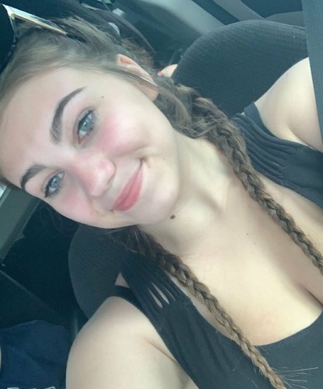 18歳のOnlyFans ホットセックス 画像