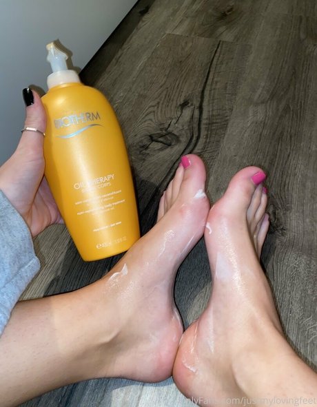 justmylovingfeet ポルノモデル 写真