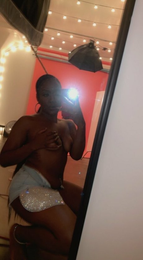 主観視点のアジア人OnlyFans セクシーヌード 画像