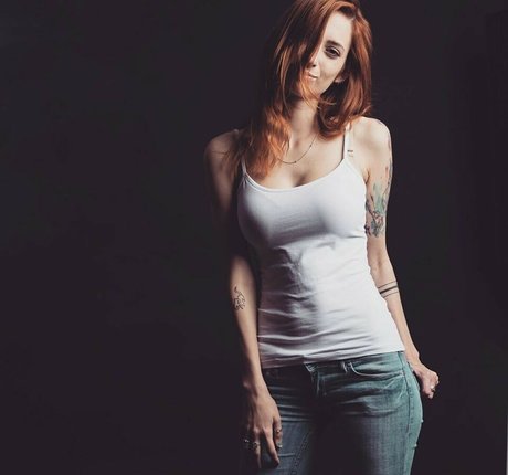 Poli Kap ポルノスター セクシー 写真