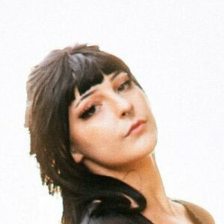 Madu Garbin ポルノモデル 写真