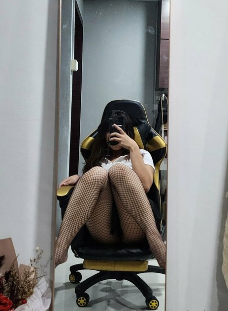 ニューハーフ 熟女 OnlyFans ホット 写真