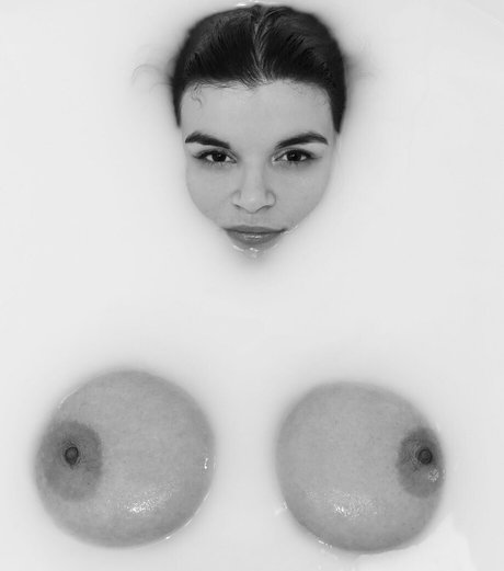 jenninoblexxx エロティックなポルノスター 写真