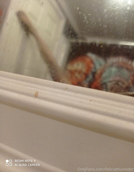 母乳オンリーファン セクシー裸 画像