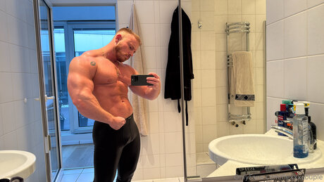 レズビアン ストラップオン OnlyFans 無料裸 アーカイブ