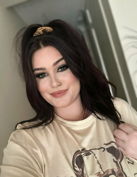 公共の場での猫のOnlyFans 美しいポルノ 写真