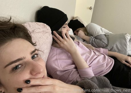 Miss Crows Nest アダルトスター ギャラリー