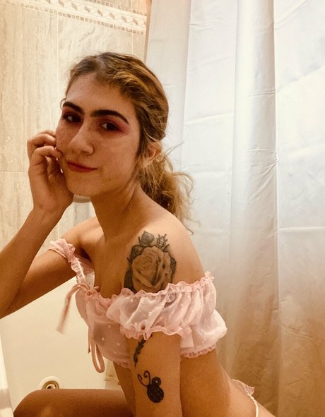 adrixela HDポルノスター 写真