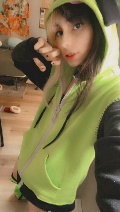 若いティーンのOnlyFans アートヌード 写真