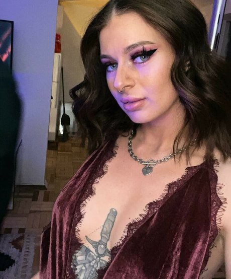 Valerie Moon 無料モデル 写真