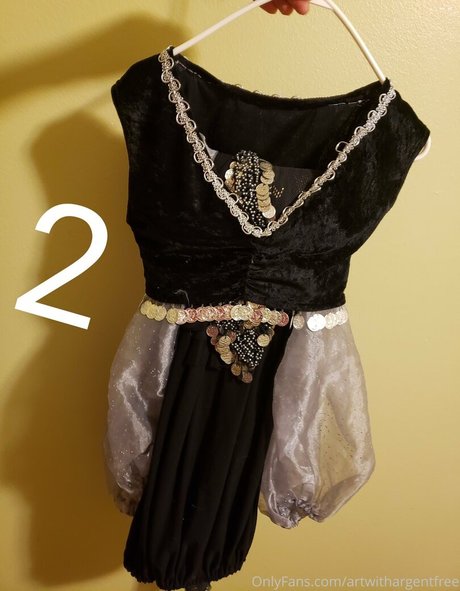 シシーオンリーファンズ ポルノグラフィック 写真