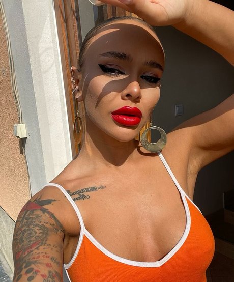 ニューハーフ巨乳OnlyFans ヌード 画像