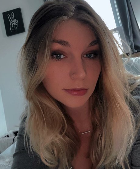 savannahlewis エロティックなスター ギャラリー