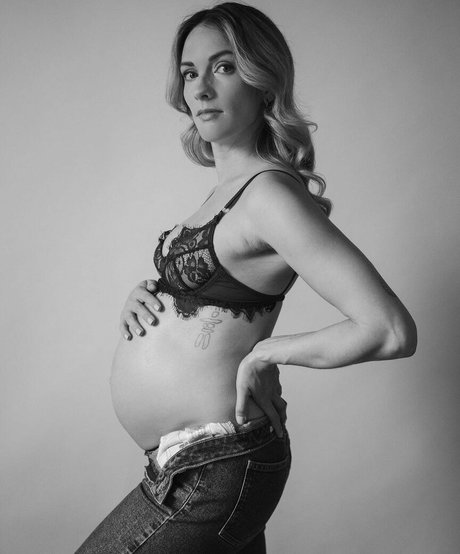 Julie Nolke 裸モデル 画像