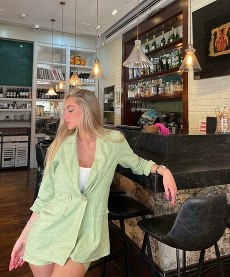 巨乳 射精 OnlyFans 限定 ギャラリー