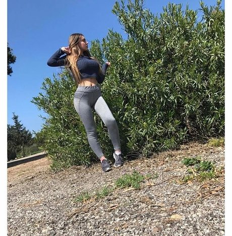 フェムボーイアジアンOnlyFans ポルノ 写真