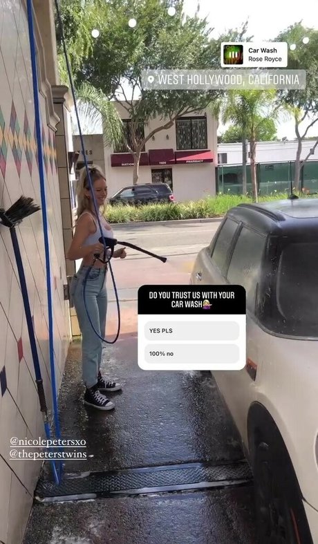 スリムな熟女OnlyFans 美しいヌード 写真