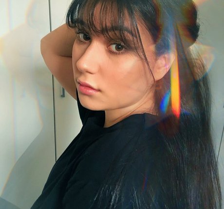 Yazzi 裸モデル 写真