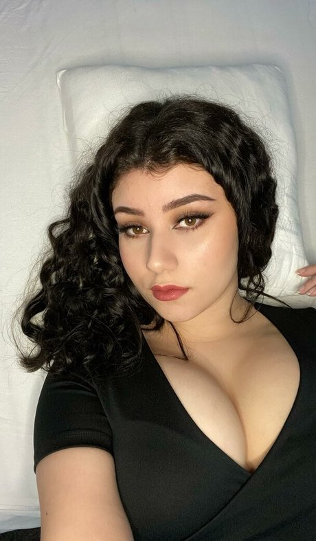 Yazzi ポルノモデル 写真