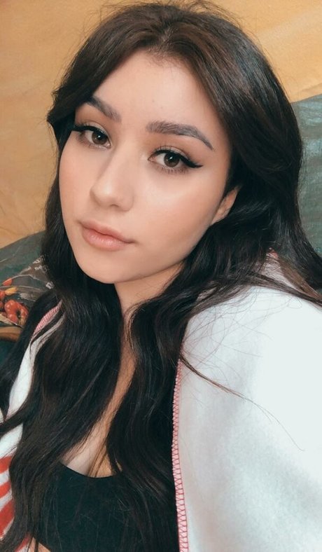 ティーンフィンガリングOnlyFans ホットセックス 画像