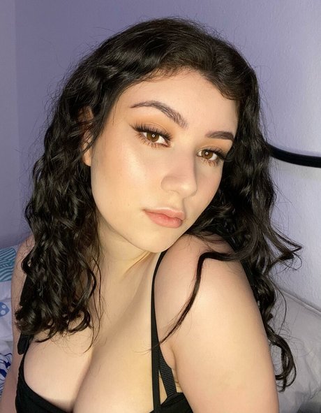 Yazzi ポルノ女優 画像