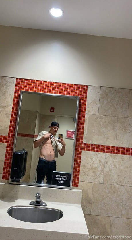 ニューハーフ巨乳OnlyFans 美しいヌード 画像