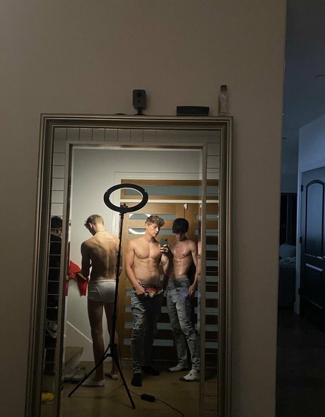 hungodeyfree 高品質のポルノスター ギャラリー