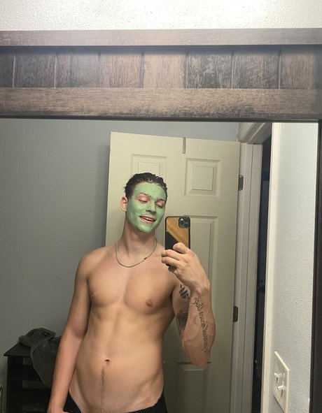 hungodeyfree 裸のモデル 写真