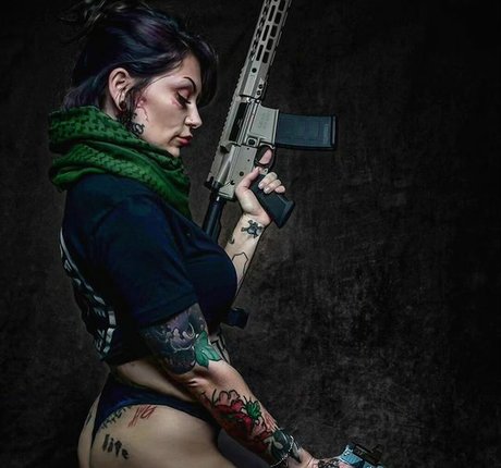 GunBunny101 セクシーモデル 写真