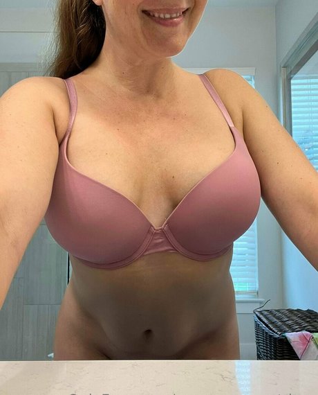 sexynursenextdoor ホットなスター 写真