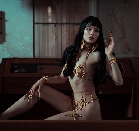 Saich0tic ホット女優 ギャラリー