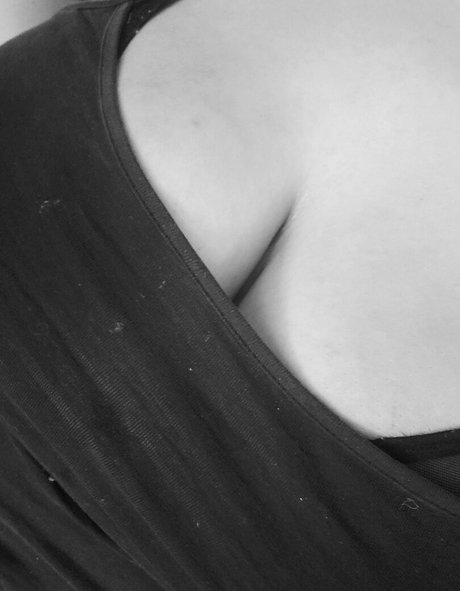 おばあちゃんの巨乳OnlyFans ホット 画像