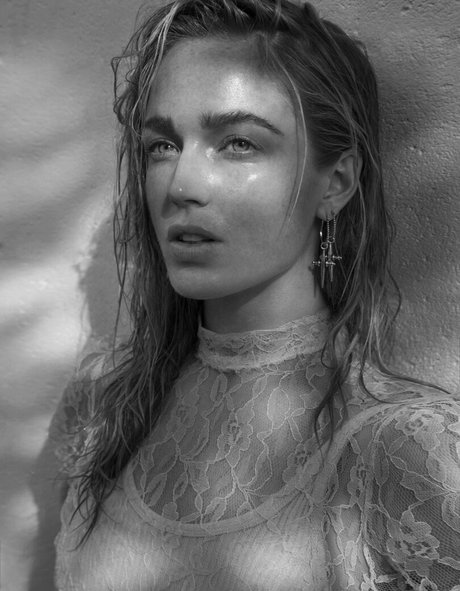 Caity Lotz エロティックなスター 画像