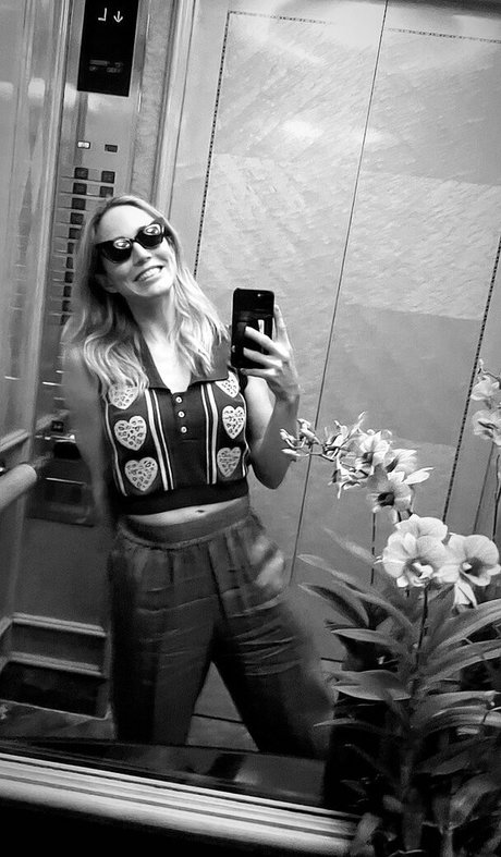 Caity Lotz ポルノモデル 写真