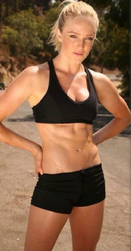 Caity Lotz 高品質モデル 画像